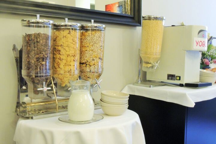 Breakfast/Coffee Service 18 of 23