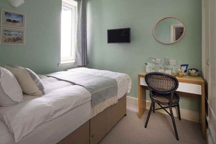 Room 6 of 70