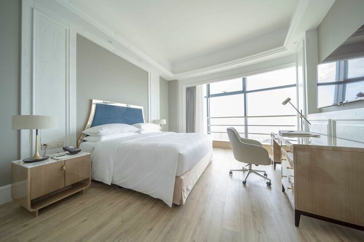 Room 6 of 79