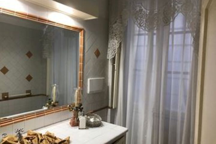 Room 28 of 196