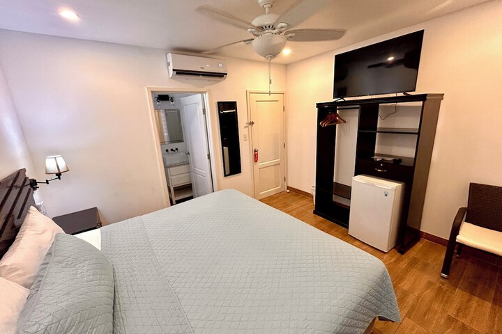 Room 10 of 31