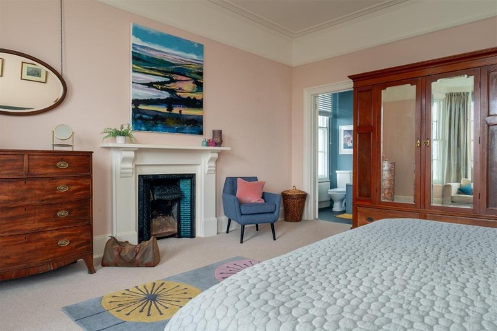 Room 5 of 17
