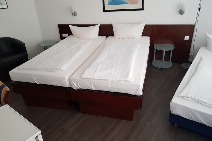 Room 25 of 94