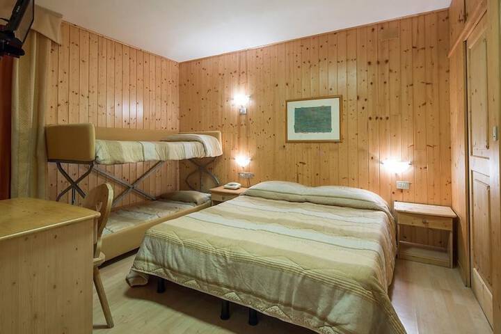Room 9 of 28