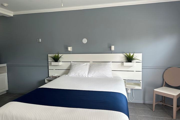 1 Queen Bed (9 of 29)