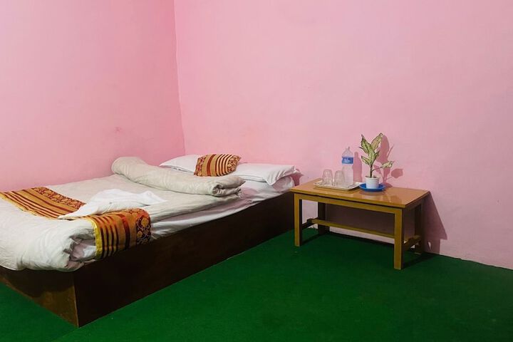 Room 4 of 7