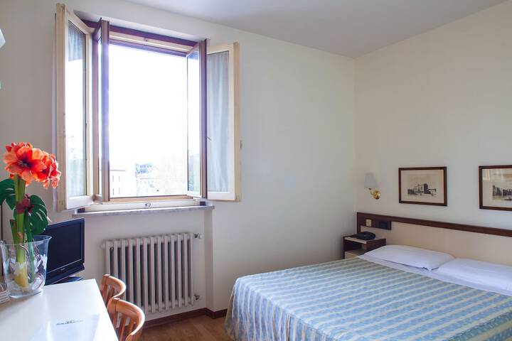 Room 9 of 36