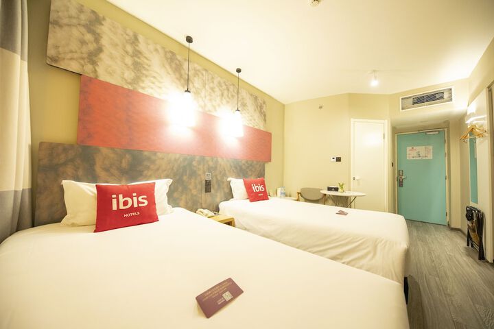 Room 15 of 38