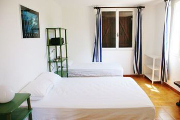 Room 4 of 17
