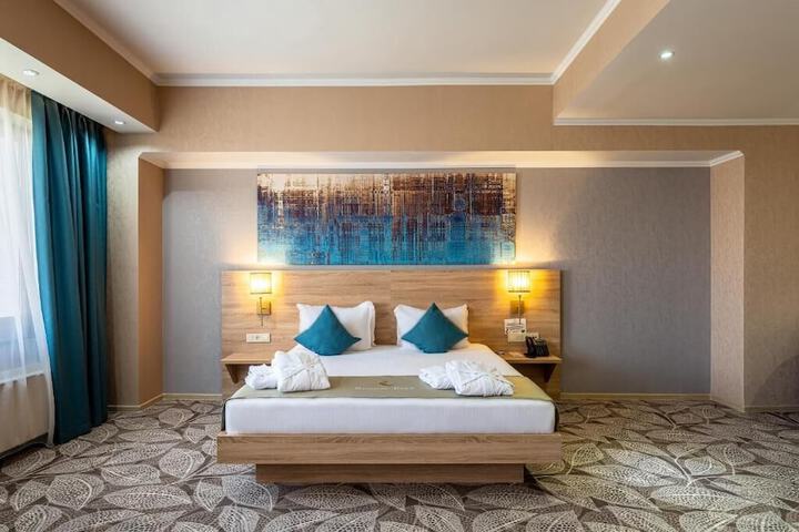 Room 4 of 24