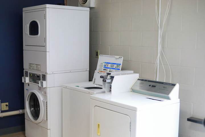Laundry 18 of 28