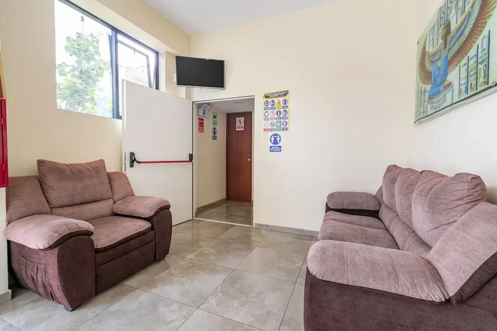 Room 2 of 10