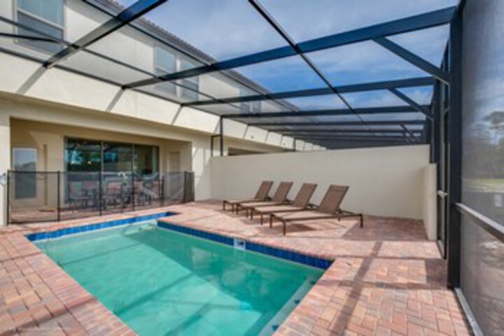 Pool 92 of 160