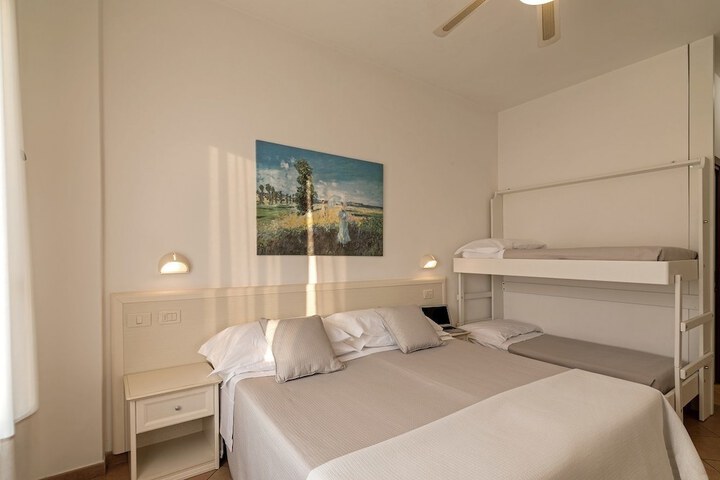 Room 6 of 39