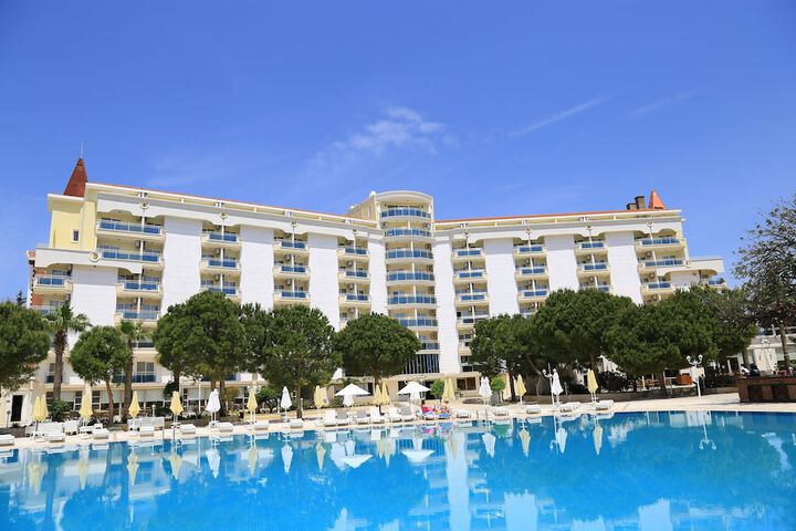 Hotel Pool