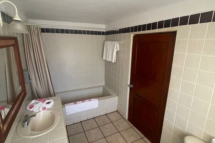 Room 10 of 37