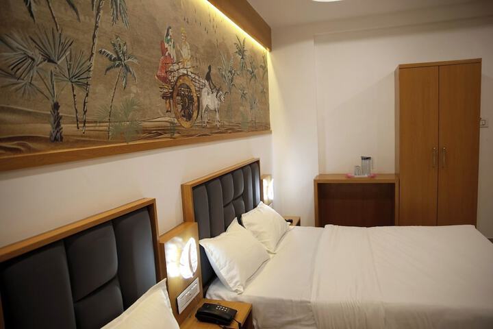 Room 8 of 38