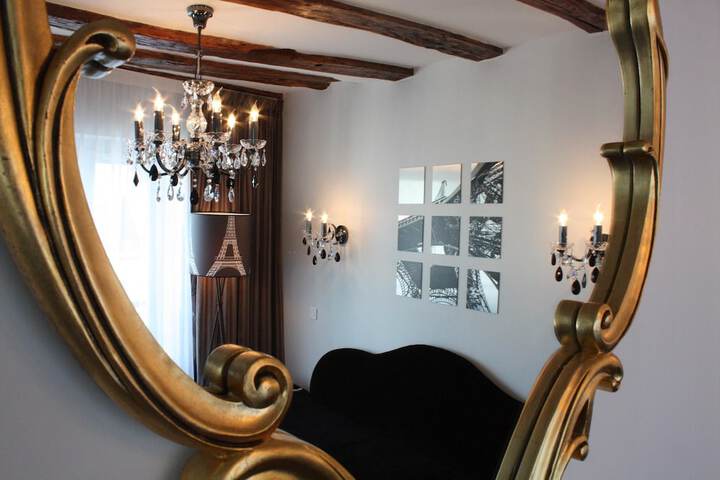 Room 4 of 33