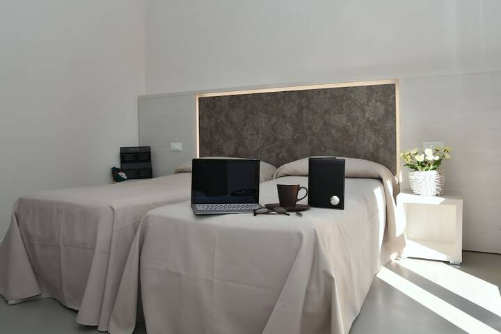 Room 8 of 34