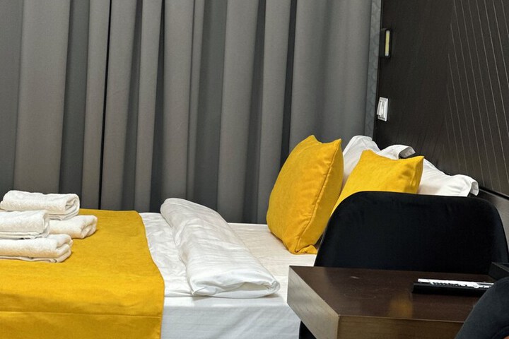 Room 12 of 38
