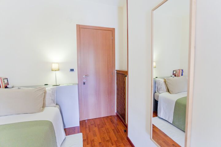 Room 3 of 52