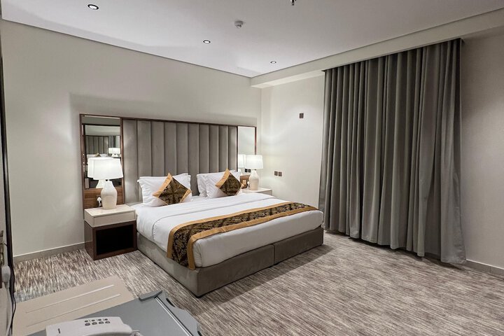Room 6 of 32