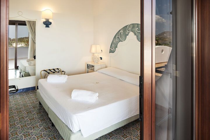 Room 27 of 100