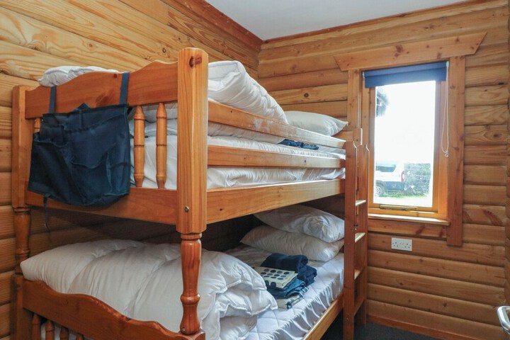 Room 4 of 40