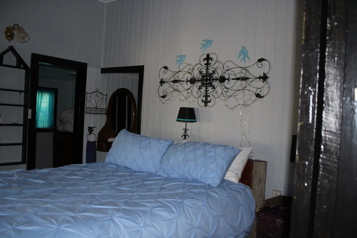 Room 1 of 7