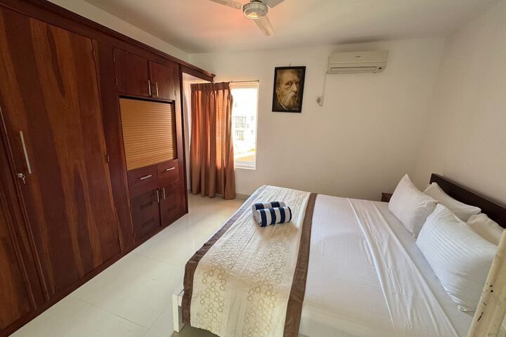 Room 6 of 175