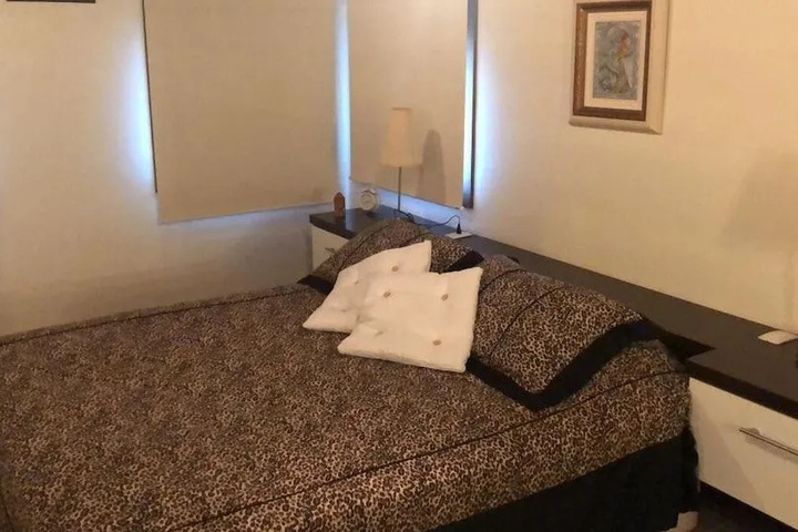 Room 4 of 11