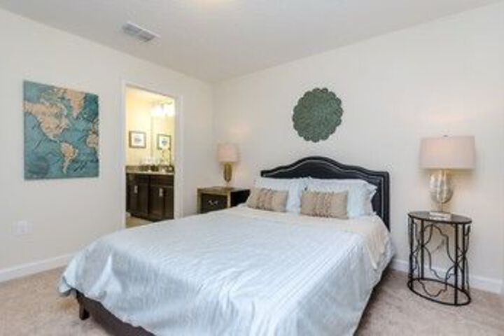 Room 12 of 27