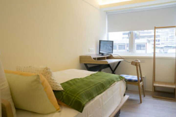 Room 17 of 31