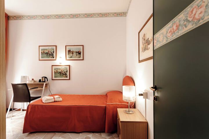 Room 3 of 7
