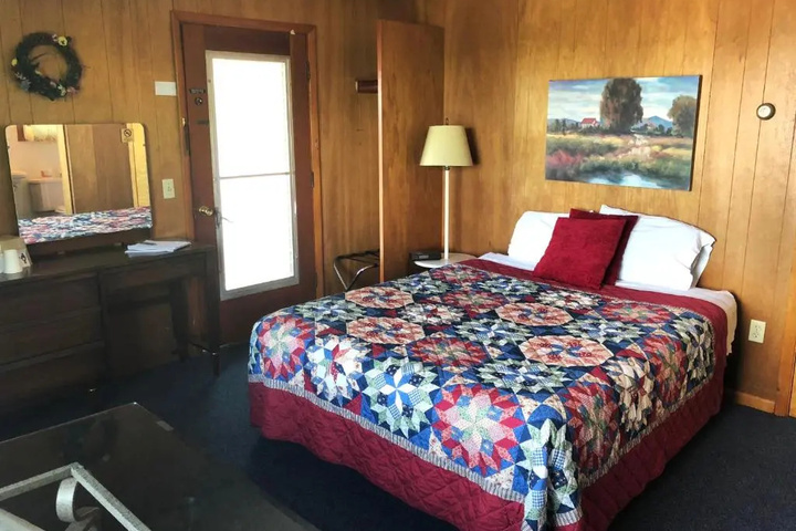 Room 6 of 23