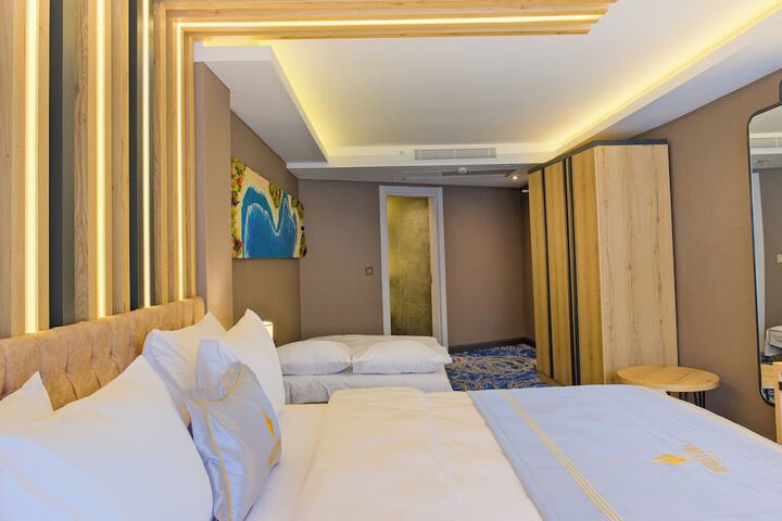 Room 33 of 80