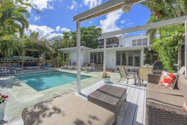 Tropical Escape 4 BR with pool sleeps 14