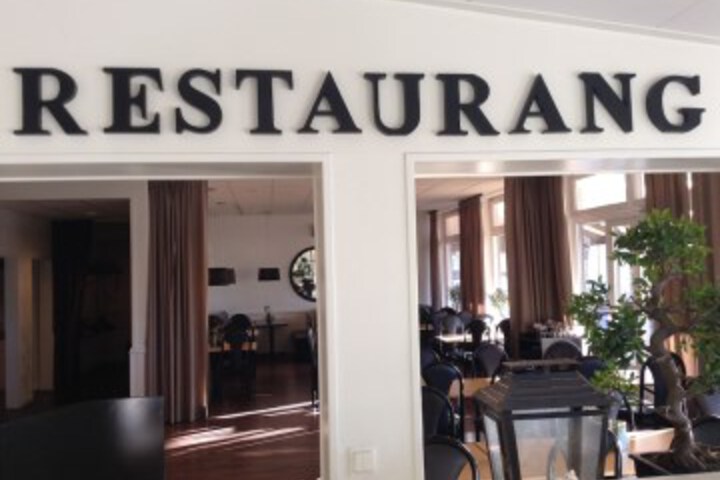 Dining 21 of 49
