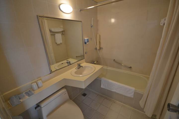 Room 16 of 42