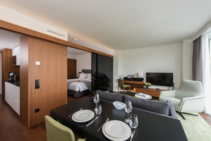 Room 10 of 52