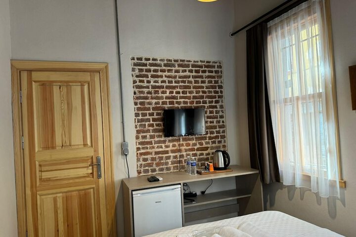 Room 30 of 48