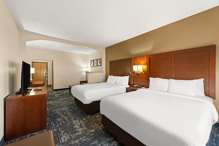 1 King Bed Suite (9 of 12)