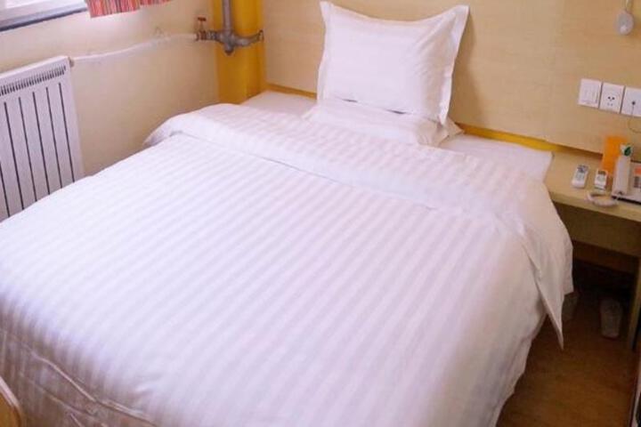 Room 6 of 7
