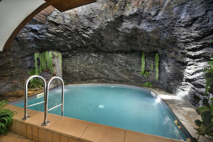 Pool Hotel