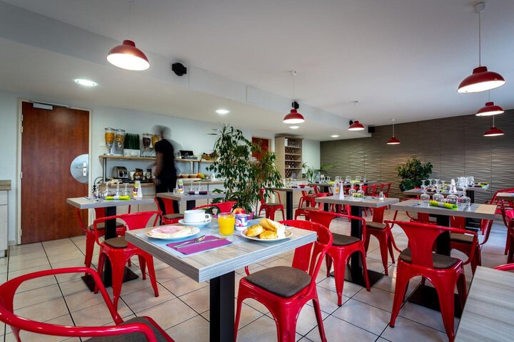 Breakfast/Coffee Service 20 of 32