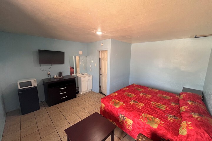 Room 6 of 11