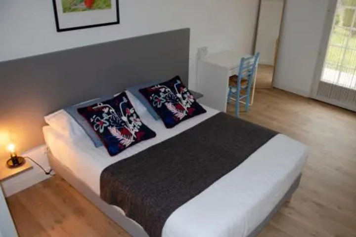 Room 4 of 16