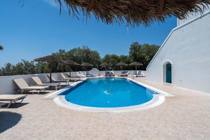 Pool 32 of 77