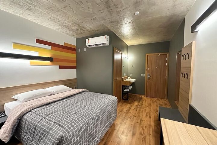 Room 10 of 25