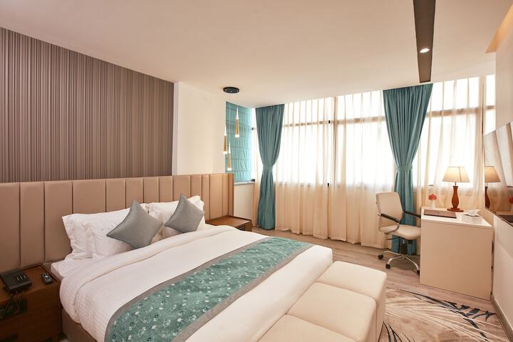 Room 12 of 28
